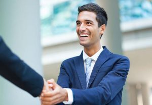 نقش لبخند در اعتمادسازی مشتریان